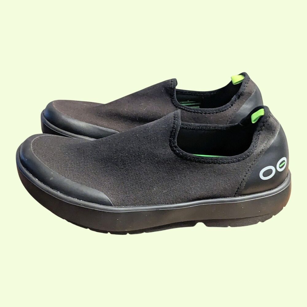 Oofos Women's Size 10 OOmg eeZee Low Slip On Recovery Shoes Black 04012025-13